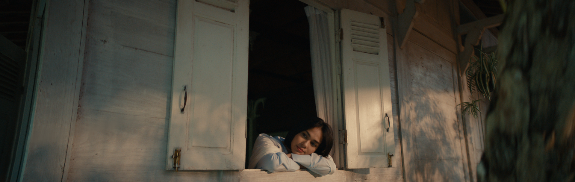 XL_DC_STILLS_CROP_1.1.1