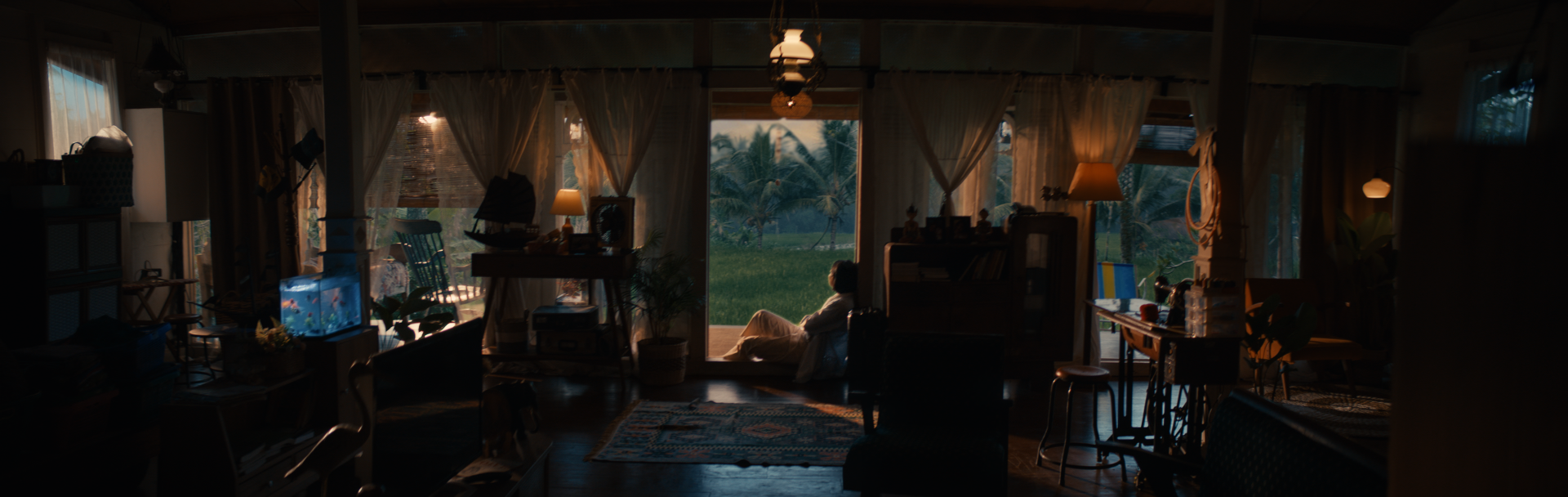 XL_DC_STILLS_CROP_1.22.1