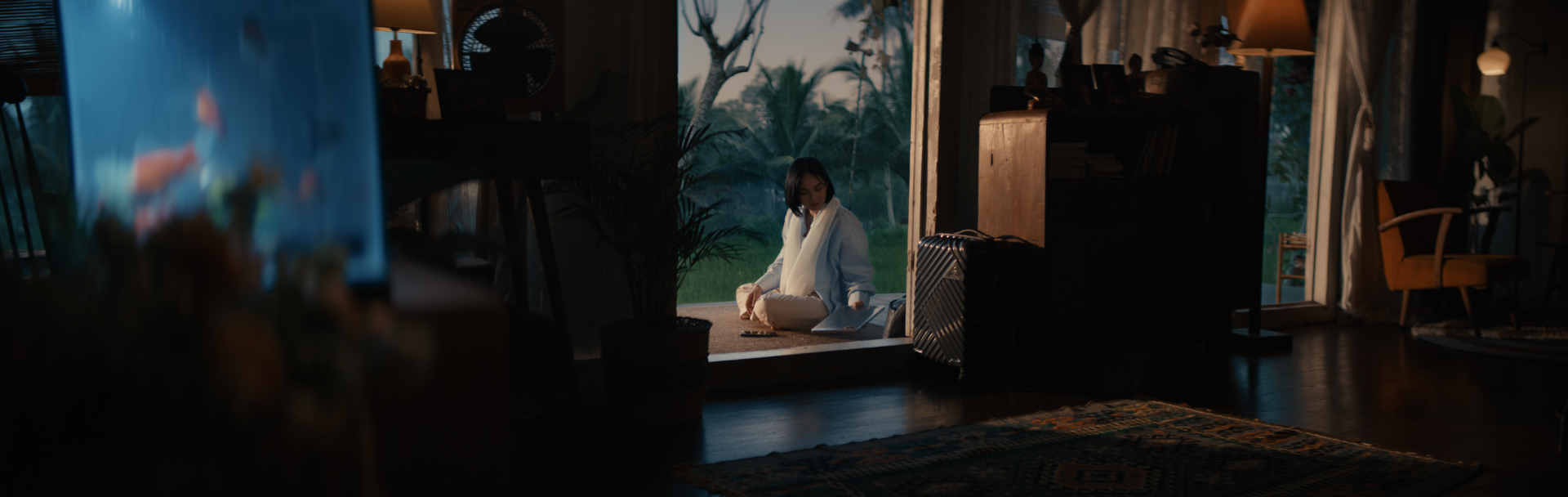 XL_DC_STILLS_CROP_1.29.2